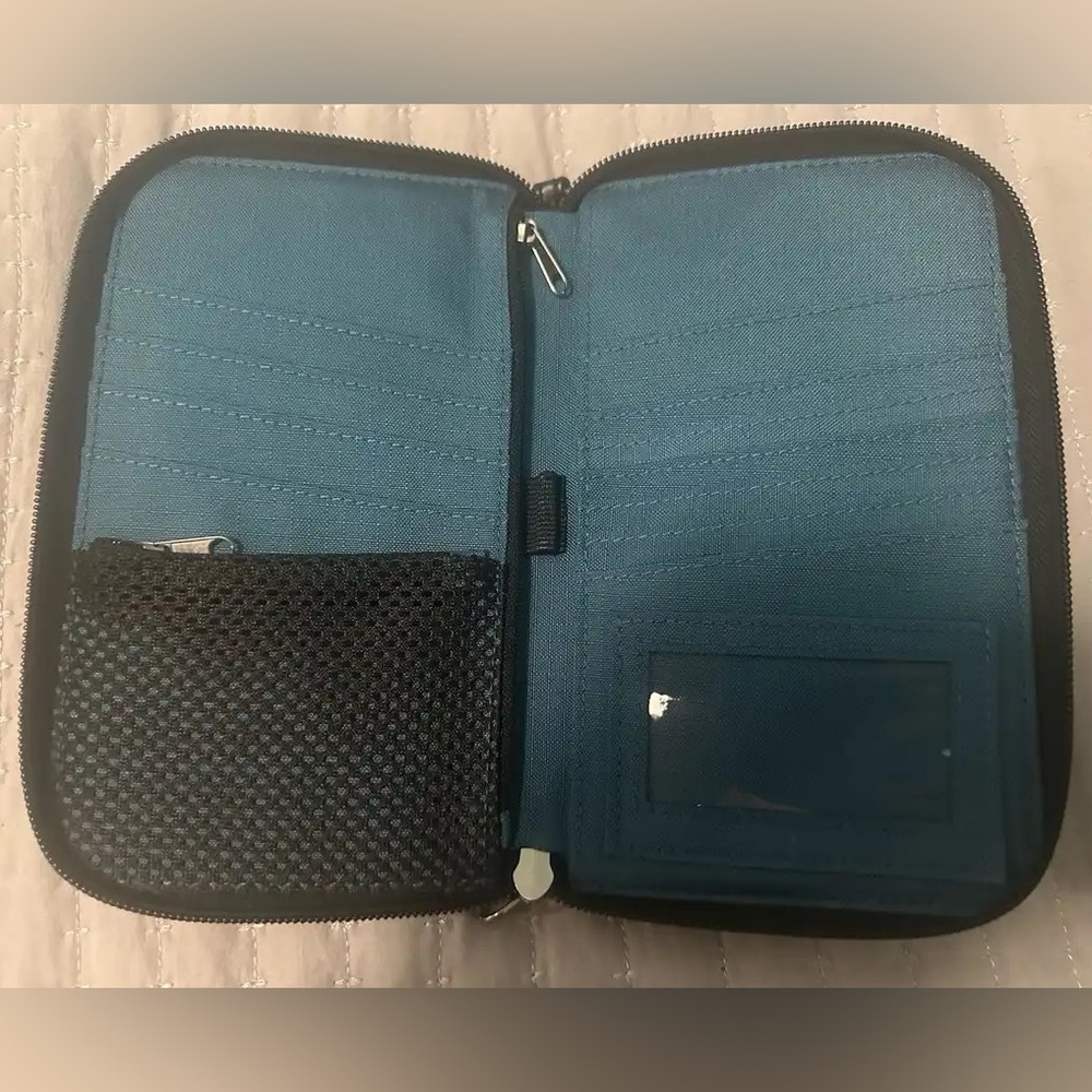 Mickey Mouse Wallet - Picture 2 of 2